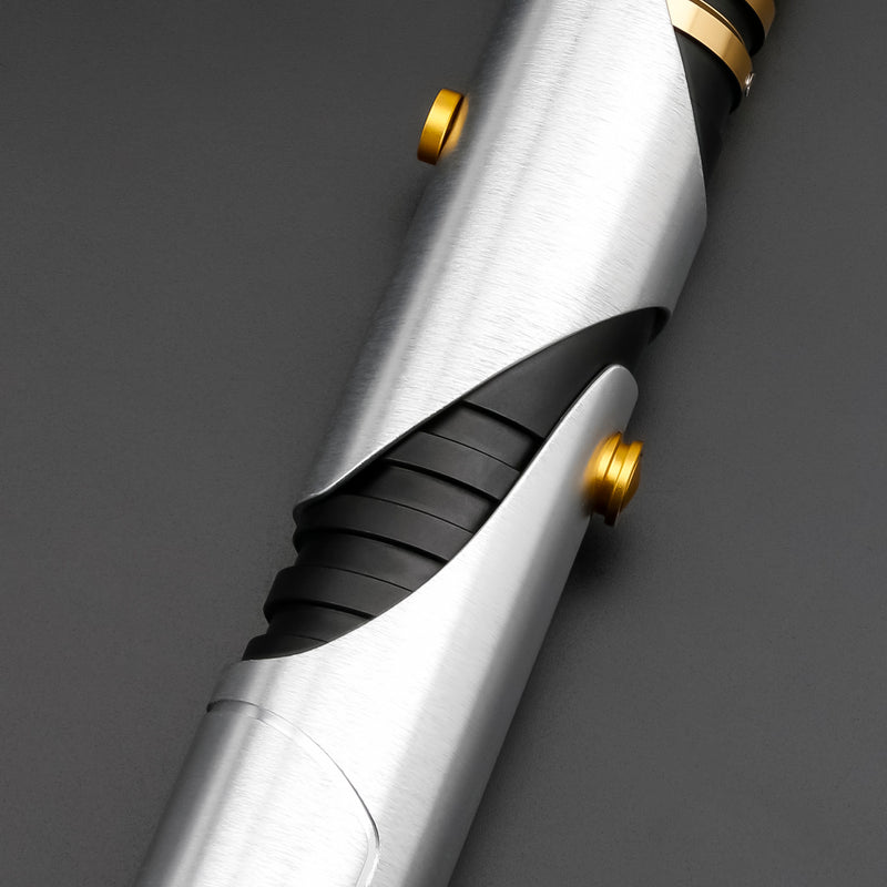Presentiamo la spada laser Depa: Realizzata con precisione in alluminio di qualità aerospaziale, questo pezzo combina design elegante e funzionalità premium.
