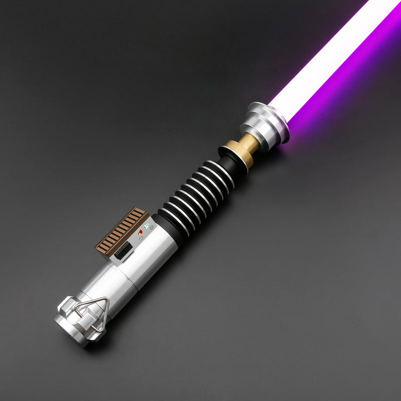 La spada laser Luke ROTJ è il regalo perfetto per un fan che ama il film. È facile da usare e leggero, rendendolo divertente da giocare.