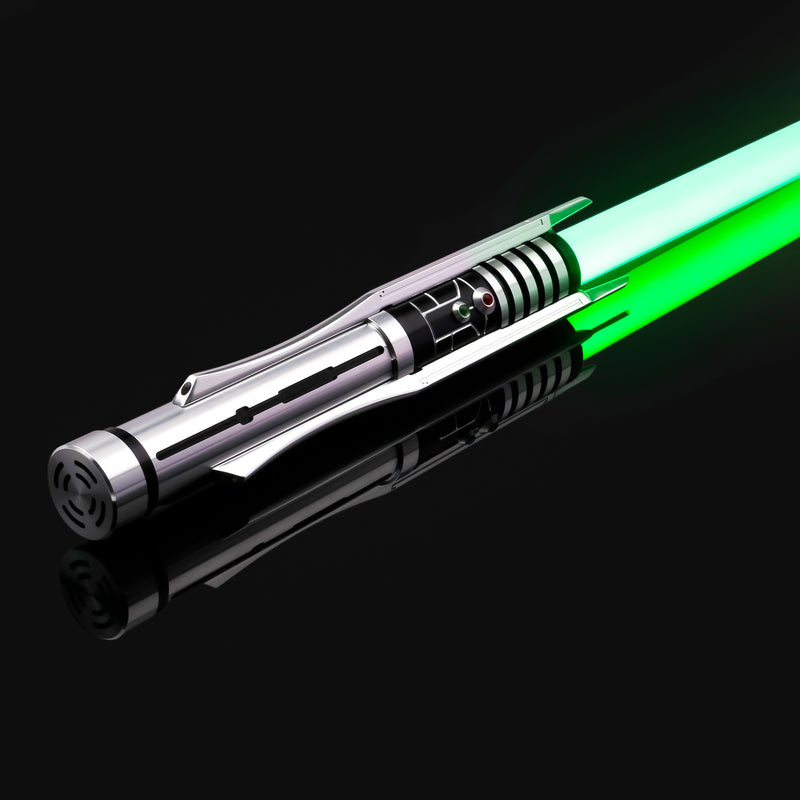 Questa spada laser è ispirata all'iconica spada laser di Darth Revan. Come le vere spade laser di Darth Revan