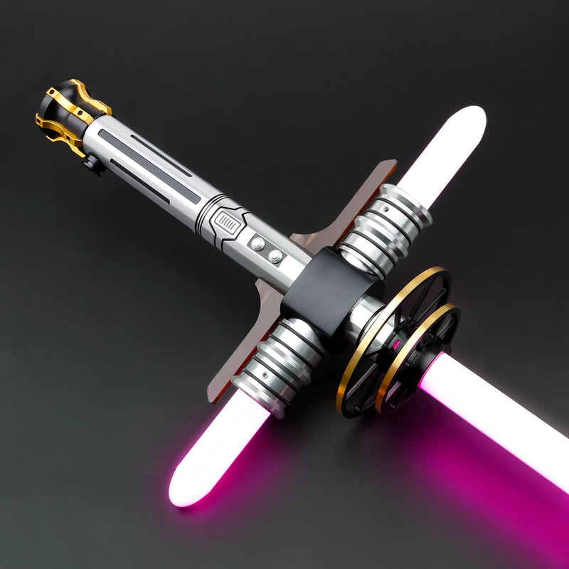 Ispirato alla spada laser dell'angelo nero di Star Wars, questo storditore nero e oro è l'arma perfetta per ogni Jedi.