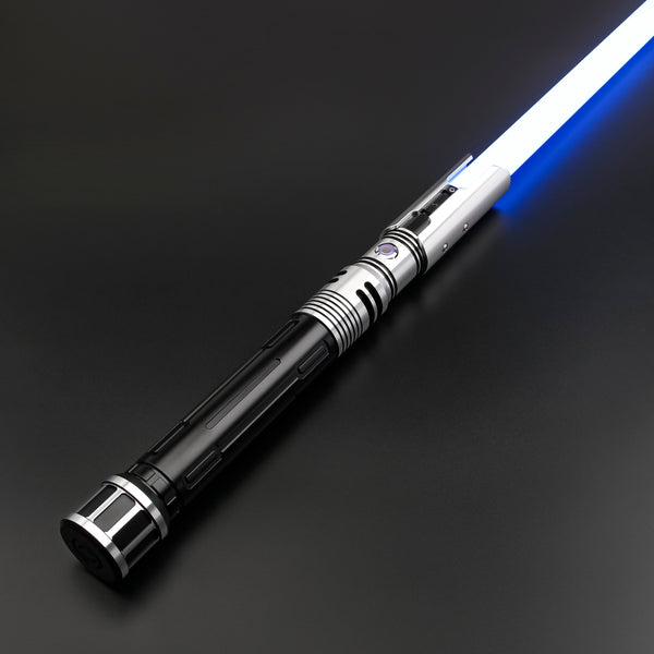 La spada laser Jedi Fallen è un prodotto ispirato al celebre eroe del videogioco Star Wars Jedi: Fallen Order. Questo gioco ha conquistato numerosi fan della saga di Star Wars grazie alla sua trama avvincente e ai suoi personaggi carismatici. Abbiamo crea