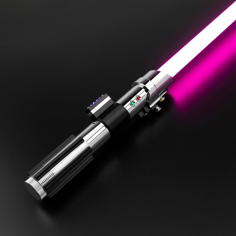 Scatena il Jedi che è in te con questa splendida spada laser ispirata alla spada laser di Anakin Skywalker in EP2.