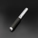 Il Duellante può essere collegato a un altro Duellante, così come a molti altri modelli, per creare una spada a doppia lama.