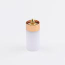 Unser Lichtschwertklingenstecker passt auf die meisten Schwertgriffe und ist so konzipiert, dass er Ihre Elektronik oder andere Wertgegenstände schützt, wenn Sie ihn entfernen möchten.