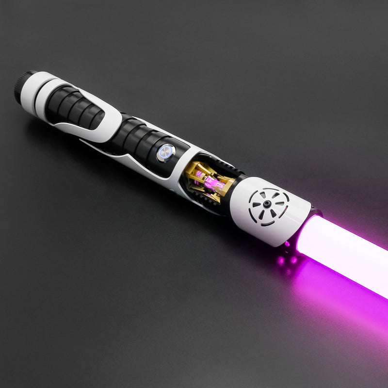 Presentata a Stormtrooper, la spada laser trae ispirazione dai simboli iconici, dall'armatura e dal blaster di Stormtrooper.