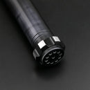 Provate il brivido del duello con le nostre spade laser Jarvis Weathered di alta qualità. Progettate per garantire durata e prestazioni, queste sciabole offrono un'autentica azione di battaglia.