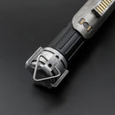 Potenziate la vostra collezione o migliorate il vostro cosplay con questa eccezionale spada laser ispirata a Sabine / Ezra Weathered.