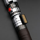 La spada laser Starkiller V2 è un'arma dell'universo di Star Wars nota per la sua potenza e il suo design unico.