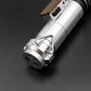 La spada laser Luke ROTJ è il regalo perfetto per un fan che ama il film. È facile da usare e leggero, rendendolo divertente da giocare.