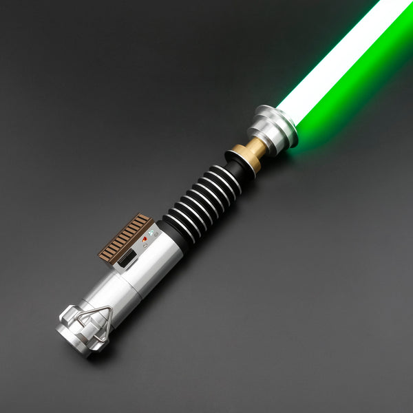 La spada laser Luke ROTJ è il regalo perfetto per un fan che ama il film. È facile da usare e leggero, rendendolo divertente da giocare.