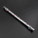 Diventa il Sith definitivo con la spada laser SE di Darth Maul. Un capolavoro a doppia lama, temibile come il suo leggendario portatore.