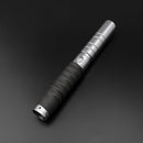 Il Duellante può essere collegato a un altro Duellante, così come a molti altri modelli, per creare una spada a doppia lama.