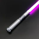 Il nostro nuovo lightsaber presenta le stesse strisce bianche e nere del lightsaber Zebra,