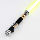 La spada laser Obi Wan EP3 è ispirata alla serie televisiva Obi-Wan Kenobi. È dotato di una maniglia in metallo lucido