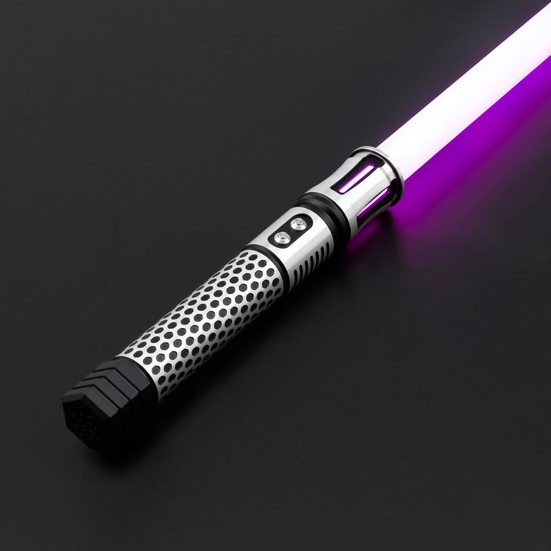 Questa spada laser ispirata a Undead Knight è il regalo perfetto per l'appassionato di Star Wars della vostra vita. Con questa spada laser, potrete colpire gli oggetti circostanti e sentirvi dei veri Jedi.