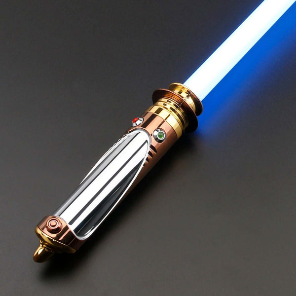 Questa spada laser è ispirata alla spada laser di Palpatine della saga di Star Wars.