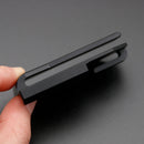 Si tratta di una clip da cintura, con la quale è possibile appendere la spada laser alla cintura.È solo per questi tipi di spada laser