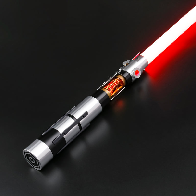 Scegliendo questa spada laser, otterrete la potenza della Starkiller. Con il suo design elegante e la sua straordinaria potenza, questa lama è perfetta per ogni apprendista Jedi o Sith.