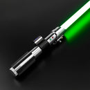 Scatena il Jedi che è in te con questa splendida spada laser ispirata alla spada laser di Anakin Skywalker in EP2.