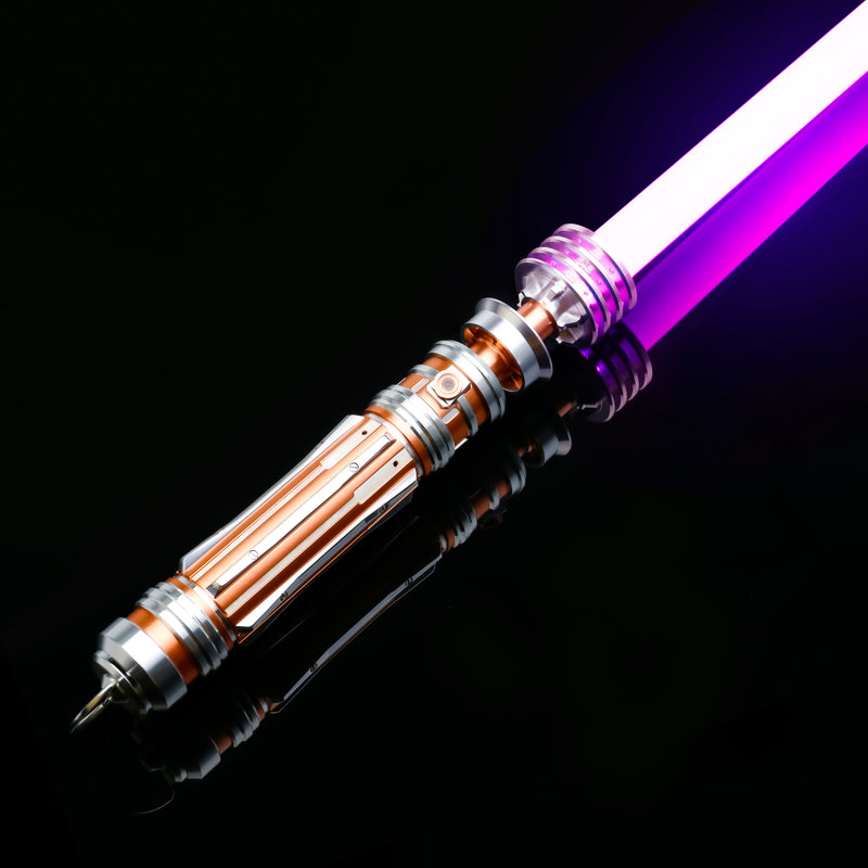 Questa spada laser è ispirata all'arma personale della Principessa Leila dell'universo di Star Wars.