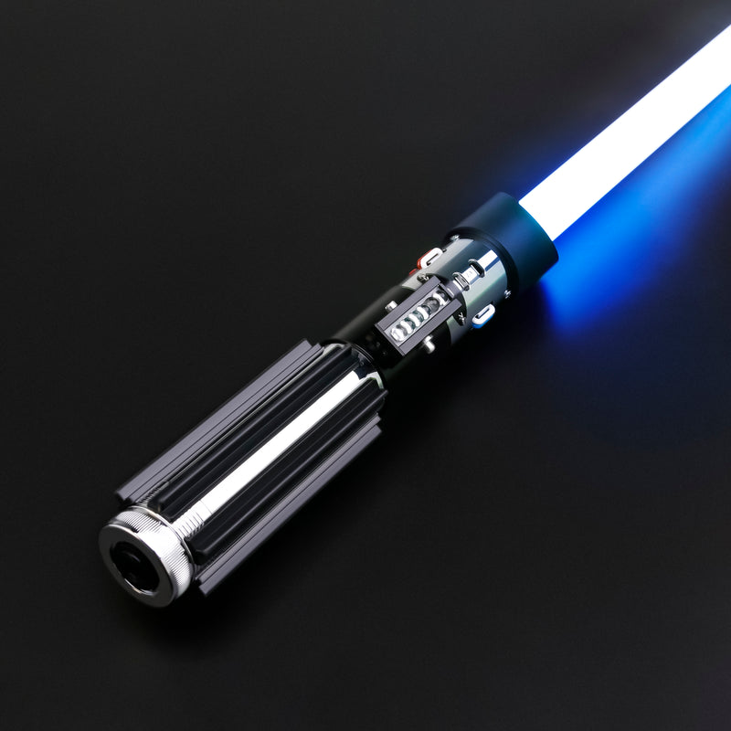 Immaginate di brandire l'iconica spada laser di Darth Vader. Questa replica leggera presenta l'elsa e le linee di accento della spada laser di Darth Vader.