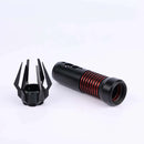 La spada laser rossa si accende premendo un pulsante sull'elsa, sul modello di un pulsante sull'elsa di una spada laser.